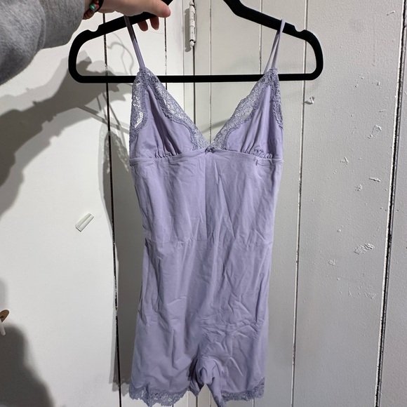 SKIMS FITS EVERYBODY LACE JUPITER ONSIE MEDIUM NWOT